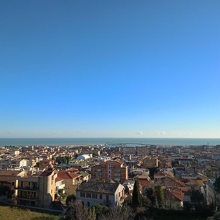 Отель Casa Del Fiordaliso Сан-Бенедетто-дель-Тронто Экстерьер фото